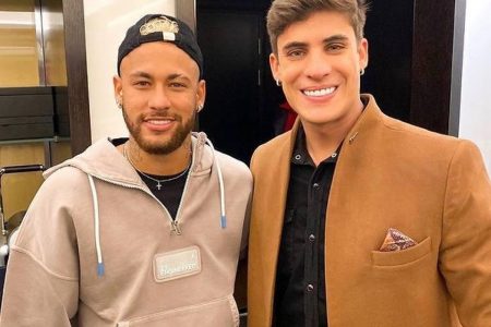 Foto colorida de Tiago Ramos e Neymar