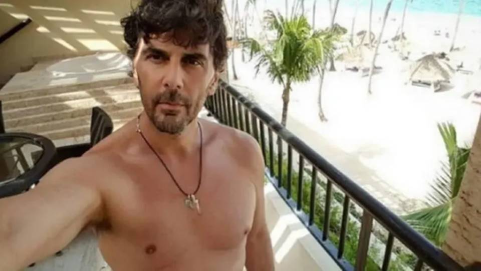 Homem sem camisa