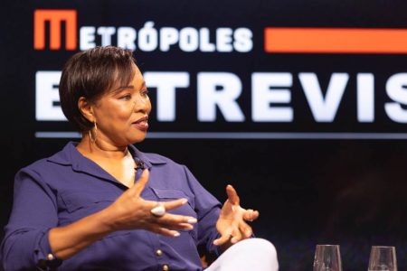 Doutora Jane Klébia concede entrevista ao Metrópoles