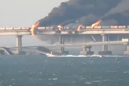Ponte que liga Crimeia à Rússia é fundamental para transporte de tropas e mantimentos