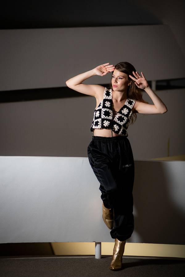 Modelo em editorial