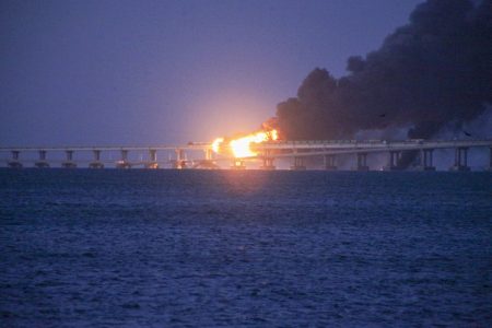 Rússia disse ter detido oito pessoas envolvidas com explosão da ponte de Kerch, na Crimeia
