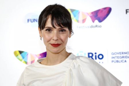 Foto colorida de Débora Falabella
