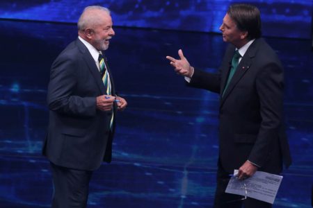 Lula e Jair bolsonaro durante debate na band eleiçoes 2022