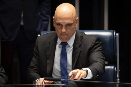 Alexandre de moraes durante sessão Solene destinada à entrega da medalha Grã-Cruz da Ordem do Congresso Nacional ao Ministro do Supremo Tribunal Federal Luiz Fux