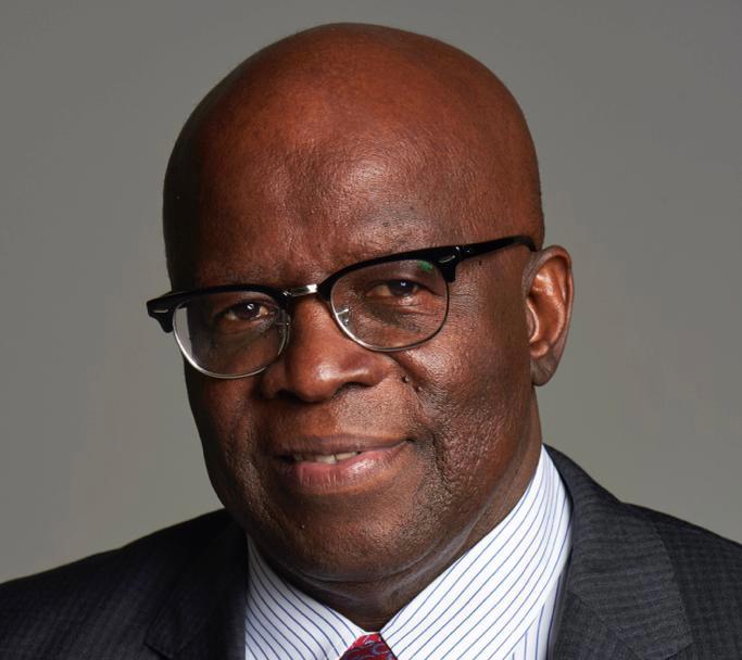 O jurista e ex-ministro do STF, Joaquim Barbosa. Ele é negro, usa óculos e terno e sorri para a câmera - Metrópoles