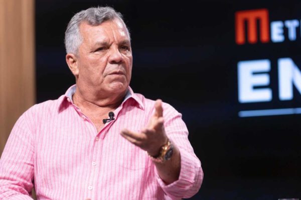 deputado ong df alberto fraga de camisa rosa