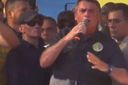 Bolsonaro discursa em Campo Grande