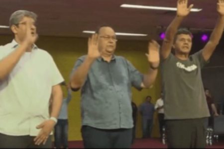 Pastor Moisés pedir voto multa manaus igreja