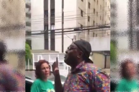 A deputada federal eleita Carla Zambelli discute com apoiador de Lula em SP - Metrópoles