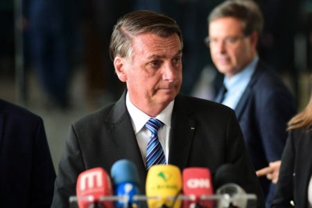 Cercado por ministros e aliados, Jair Bolsonaro se prepara para fazer o pronunciamento aos brasileiros após derrota nas eleições, no Palácio do Planalto - Metrópoles - Metrópoles