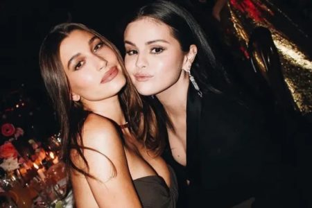 Hailey Bieber e Selena Gomez em foto - Metrópoles