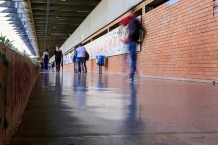 Corredor da Universidade de Brasília, instituição de ensino superior - Metrópoles