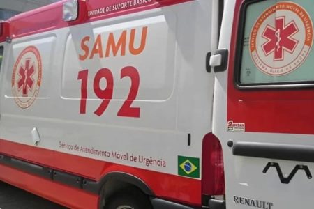 imagem colorida mostra ambulancia do samu - Metrópoles