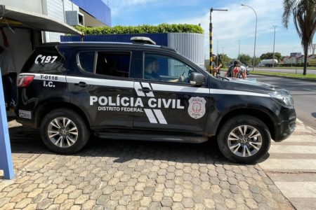 Polícia saindo de motel onde homem foi morto no Park Way - Metrópoles