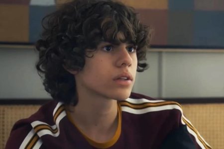 Foto colorida de Rudá, personagem da novela Travessia - Metrópoles