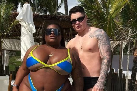 Foto colorida. Jojo Todynho e Lucas-Metrópoles