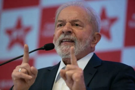 Imagem colorida de Luiz Inacio Lula da Silva durante coletiva de imprensa do PT