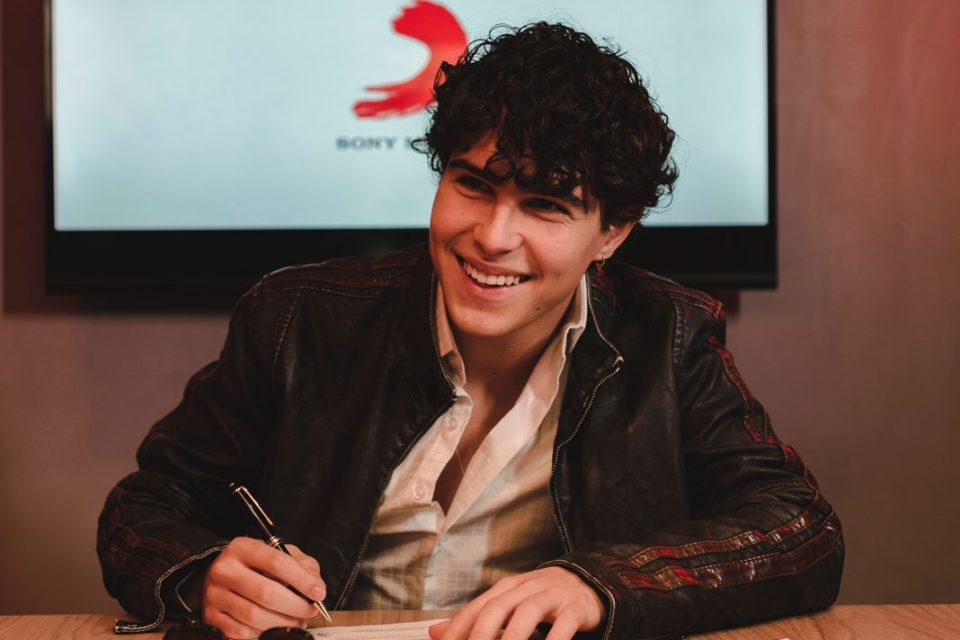 Igor Jansen assina contrato com gravadora Sony Music