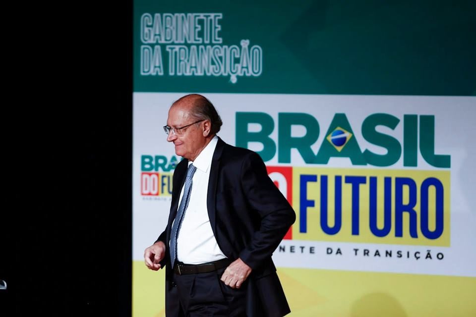 Na foto colorida Vice-presidente eleito Geraldo Alckmin, Aloizio Mercadante, deputada federal Gleisi Hoffman e ex-deputado Floriano Pesaro durante coletiva de imprensa no CCBB - Metrópoles