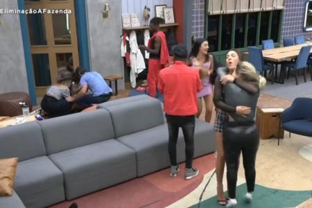 Imagem dos participantes de A Fazenda 14 comemoram o resultado da Roça - Metrópoles