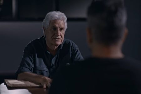 Foto escura de Valmir Salaro e Ricardo Shimada