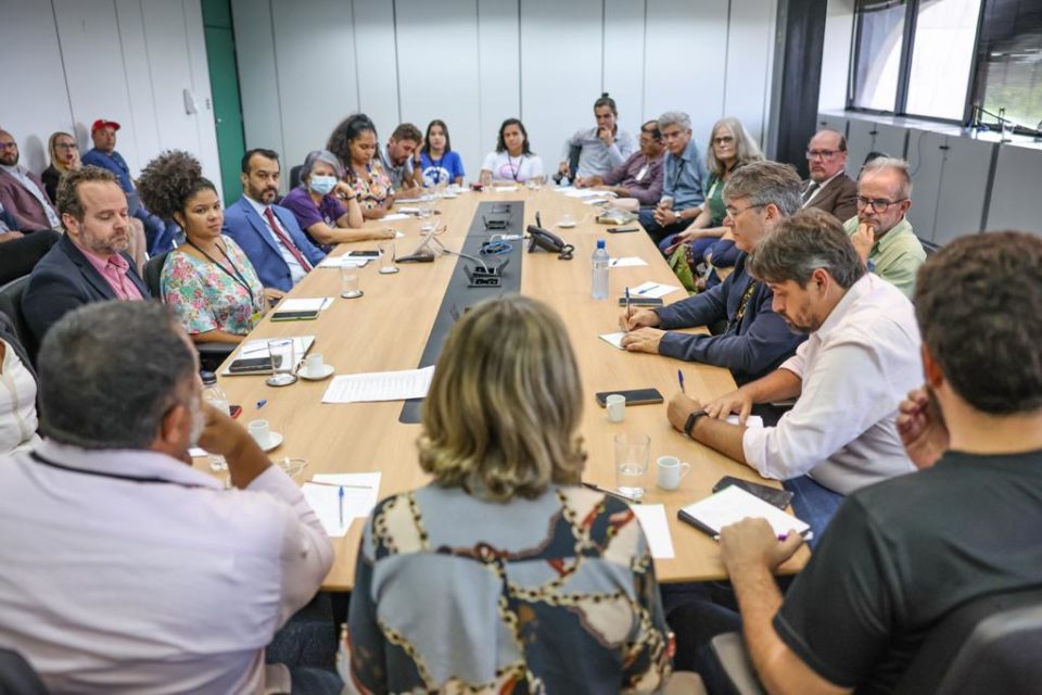 Gleisi Hoffmann com líderes de movimentos