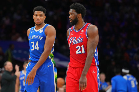 Joel Embiid e Giannis Antetokounmpo - Metrópoles
