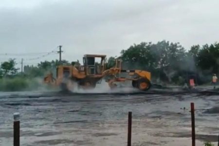 trator em rodovia - metropoles
