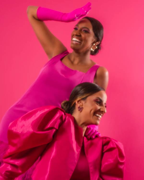 Modelos usam peças de roupa da marca 1Quatro cor-de-rosa - Metrópoles