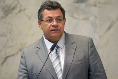 imagem colorida mostra Deputado estadual Emidio de Souza