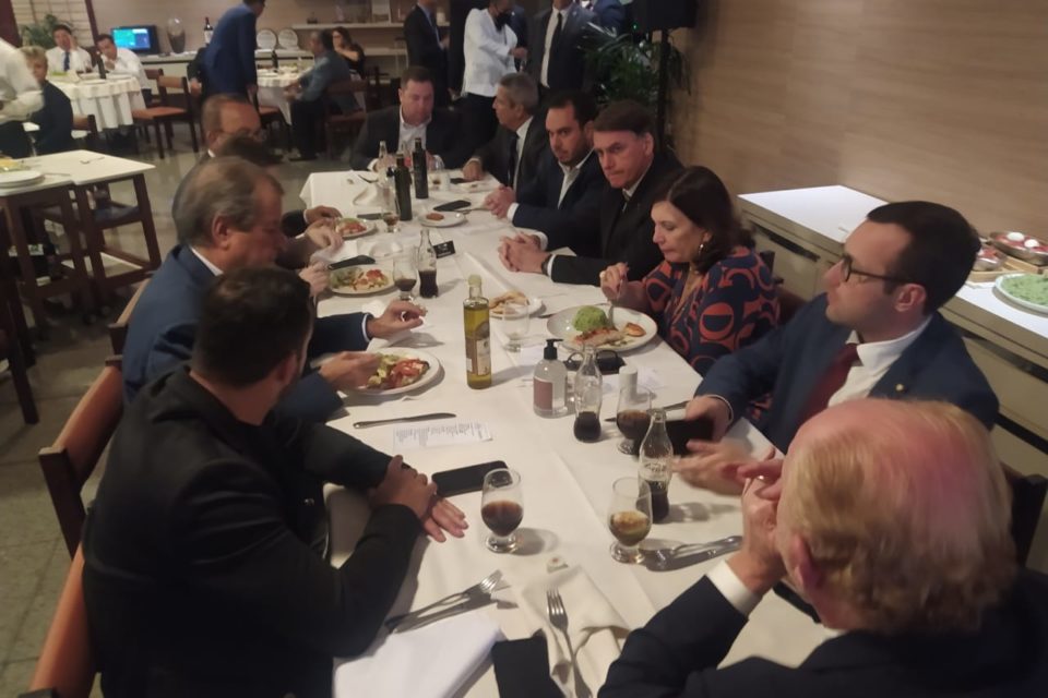 Presidente Jair Bolsonaro participou de jantar de confraternização do PL nesta terça-feira (29/11), em Brasília