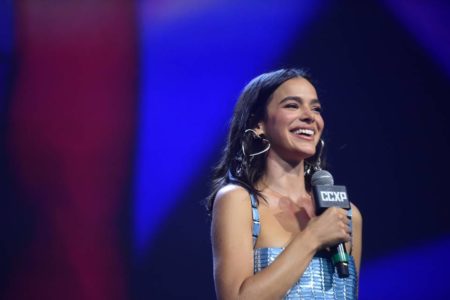 Bruna Marquezine no painel de Besouro Azul, na CCXP22