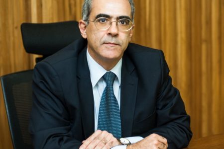 imagem colorida economista Fernando veloso