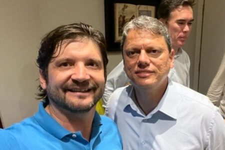 André do Prado e Tarcísio de Freitas