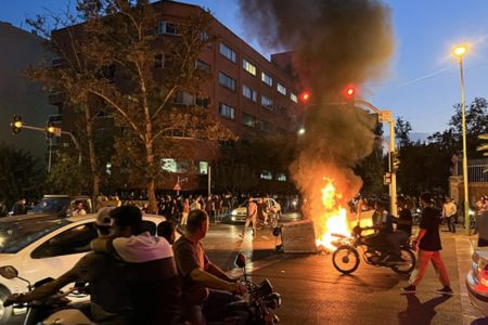 protestos em teerã - metrópoles