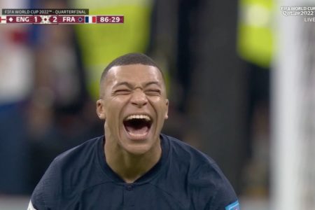 Mbappé, da França, reage a cobrança de pênalti de Harry Kane, da Inglaterra - Metrópoles