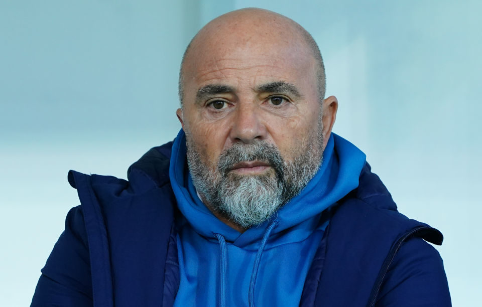 Jorge Sampaoli no banco de reservas - Metrópoles