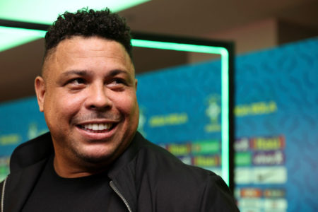 Ronaldo Fenômeno sorrindo para foto - Metrópoles