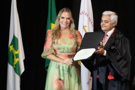 Celina Leão representa Ibaneis em diplomação