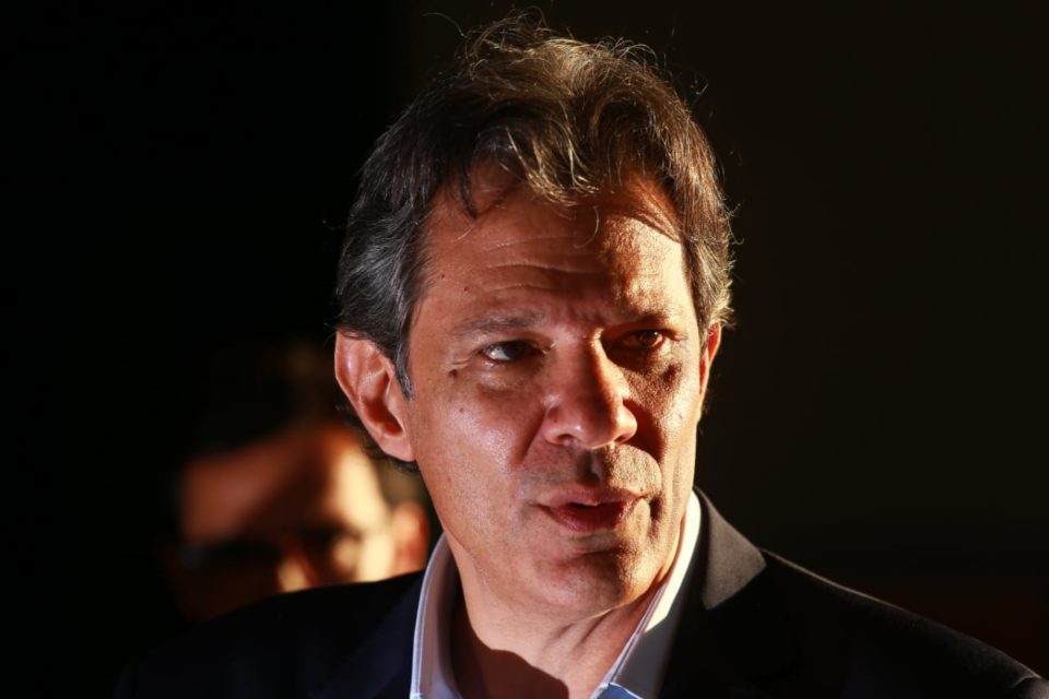 Futuro Ministro da Fazenda do governo Lula, Fernando Haddad, fala com jornalistas em coletiva de imprensa no CCBB - metrópoles