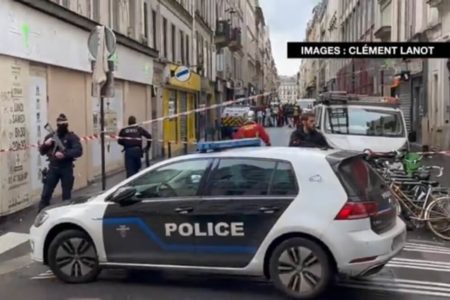 policia isola rua apos tiroteio no centro de paris frança