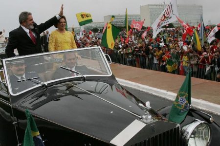 lula e marisa leticia em cima do rolls royce na posse de 2006