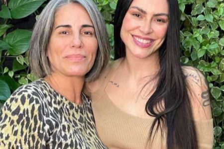 Foto colorida de Gloria Pirez (à esquerda) e Cleo (à direita) - Metrópoles