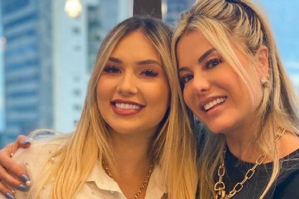 Poliana Rocha e Virginia Fonseca sorrindo - Metrópoles