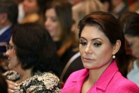Primeira-dama do Brasil Michelle Bolsonaro e eleita senadora Damares Alves marcam presença no evento de diplomação.