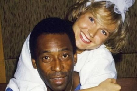 Pelé e Xuxa posam para fotos na década de 80- Metrópoles