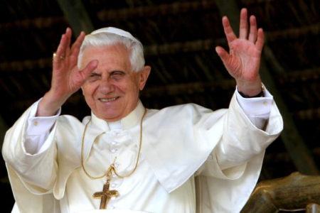 papa bento xvi acena - metrópoles