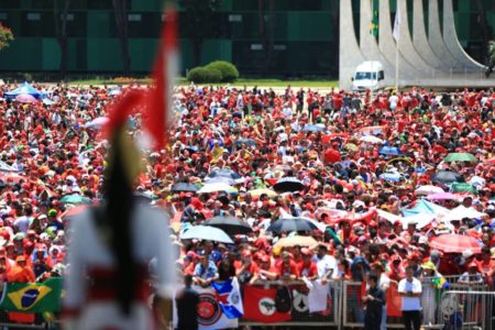 Público lota Praça dos Três Poderes para Posse