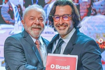 foto colorida de lula com ricardo stuckert